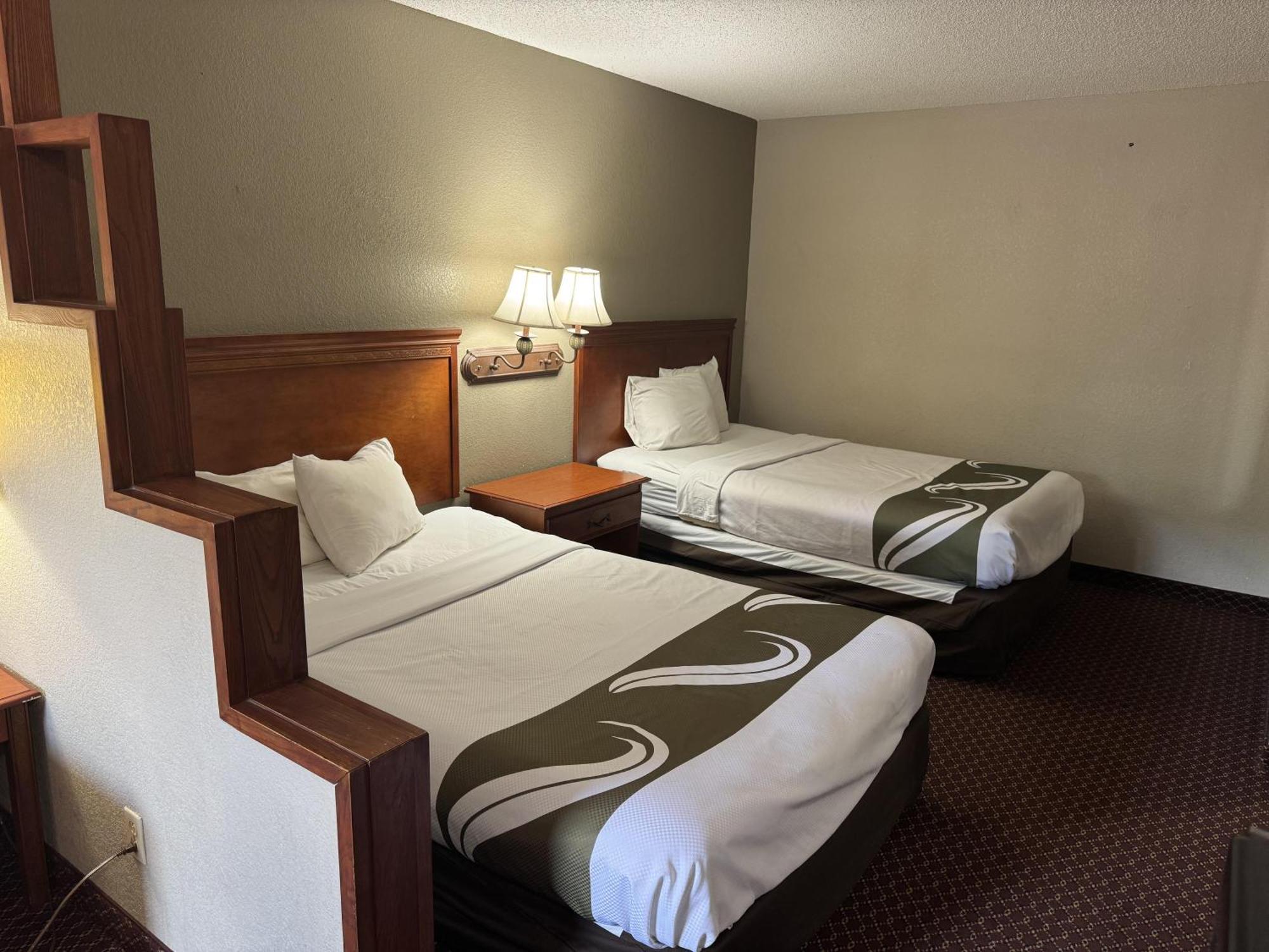 Hotel Rodeway & South Of Fiesta Park 2*